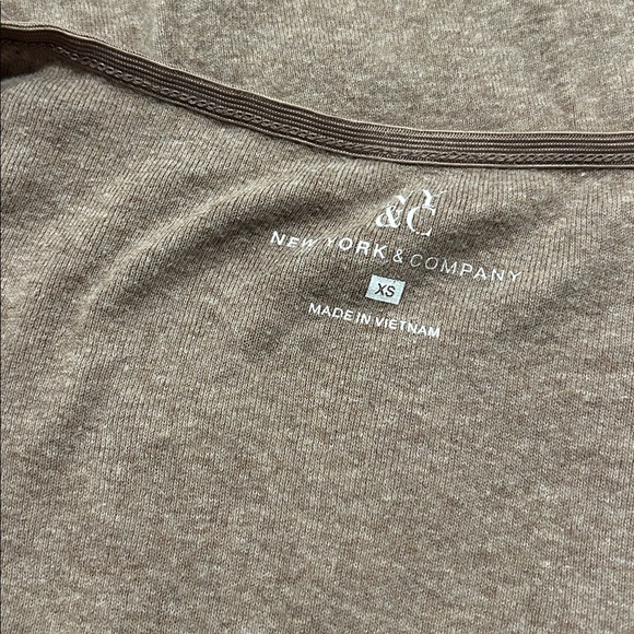 3/$15 NY&C brown long sleeve T-shirt - Picture 5 of 5